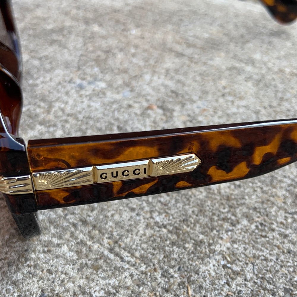 Gucci Tortoise Shell Sunglasses with Gold Accents - Picture 2 of 4